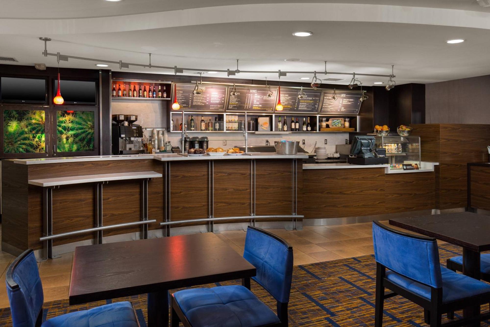 מלון Courtyard By Marriott Ontario רנצ'ו קוקמונגה מראה חיצוני תמונה