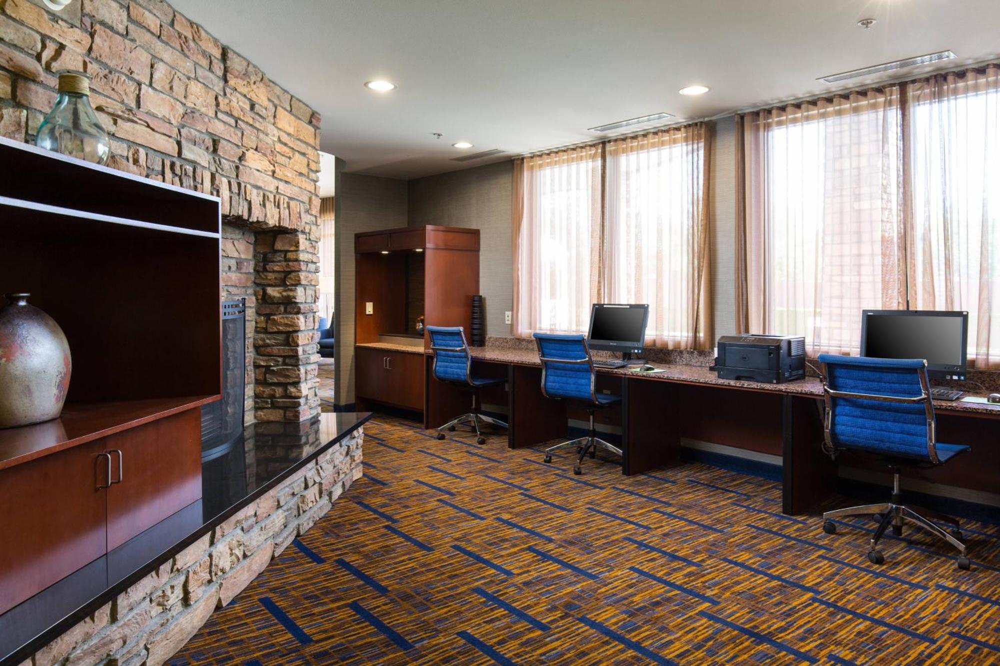 מלון Courtyard By Marriott Ontario רנצ'ו קוקמונגה מראה חיצוני תמונה