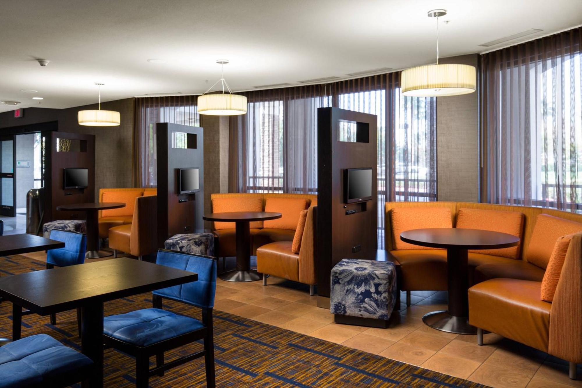 מלון Courtyard By Marriott Ontario רנצ'ו קוקמונגה מראה חיצוני תמונה