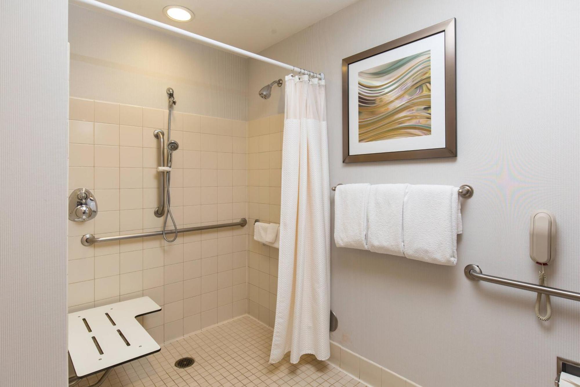 מלון Courtyard By Marriott Ontario רנצ'ו קוקמונגה מראה חיצוני תמונה