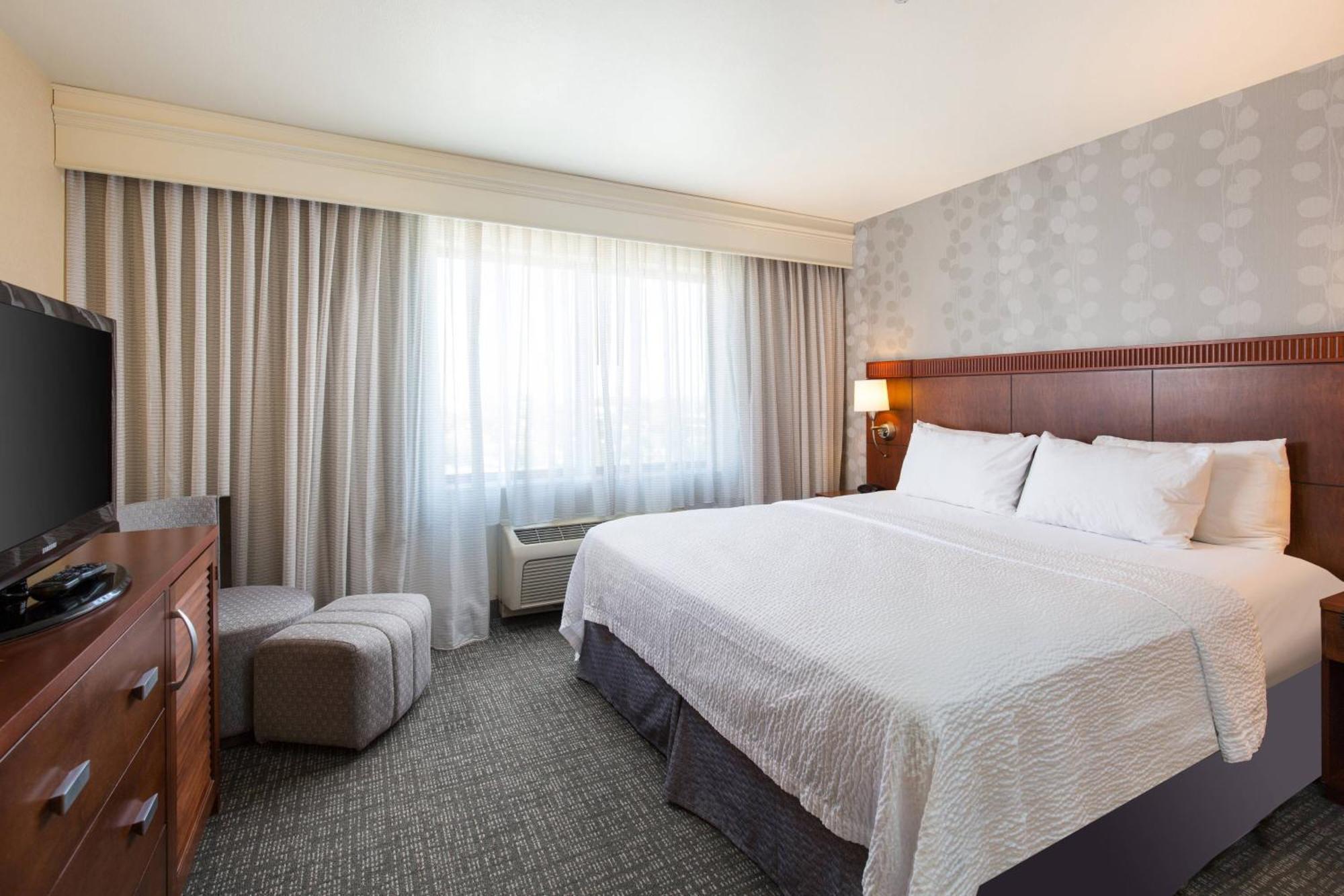 מלון Courtyard By Marriott Ontario רנצ'ו קוקמונגה מראה חיצוני תמונה