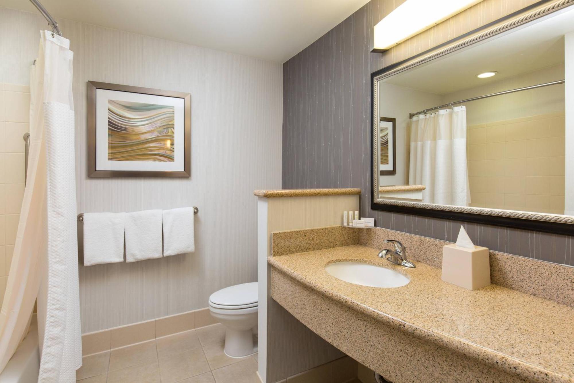מלון Courtyard By Marriott Ontario רנצ'ו קוקמונגה מראה חיצוני תמונה