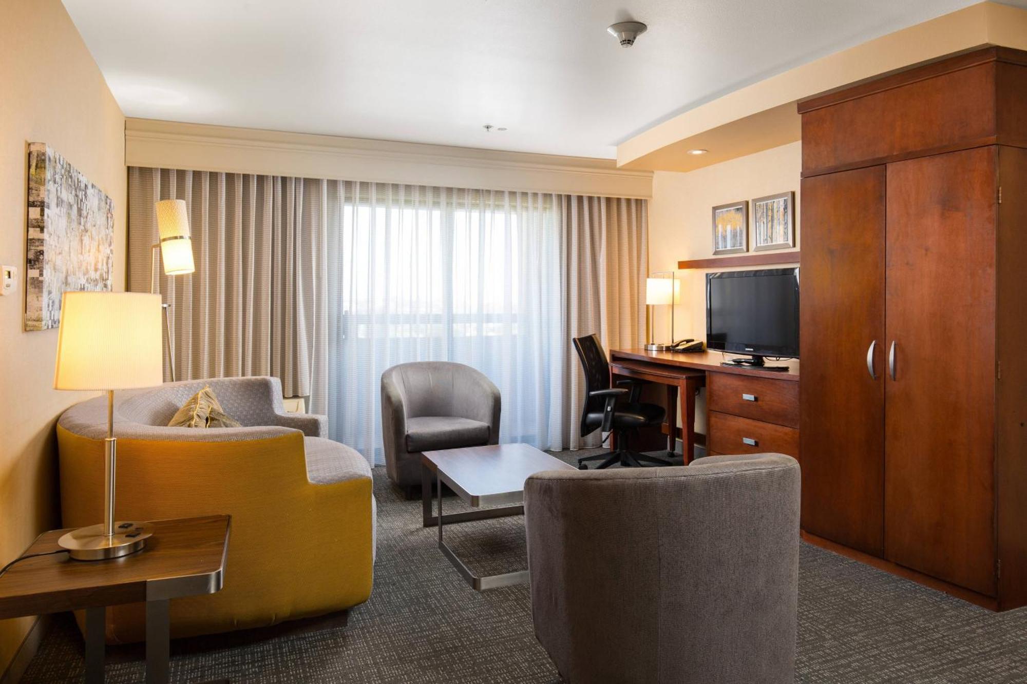 מלון Courtyard By Marriott Ontario רנצ'ו קוקמונגה מראה חיצוני תמונה