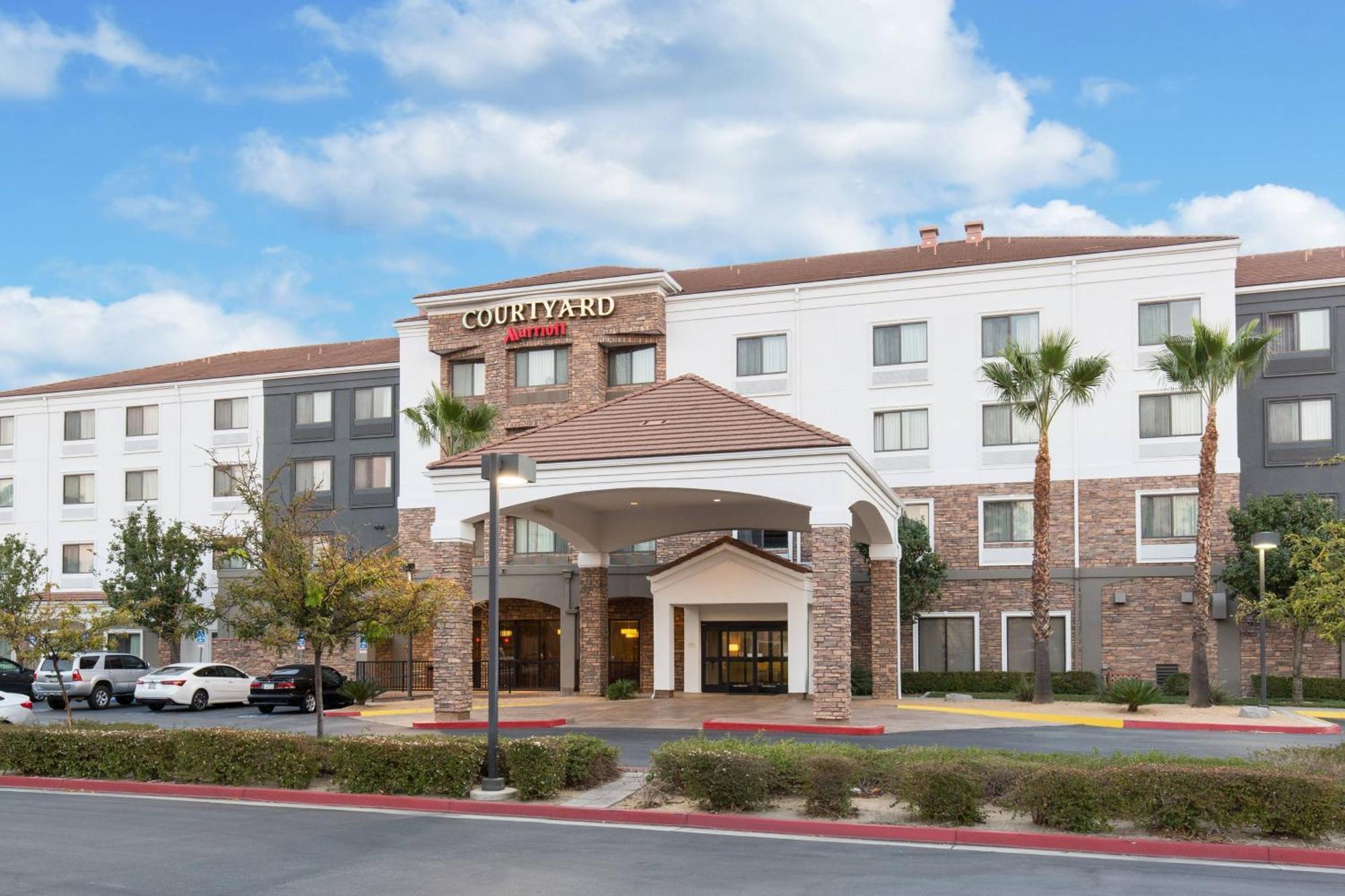 מלון Courtyard By Marriott Ontario רנצ'ו קוקמונגה מראה חיצוני תמונה