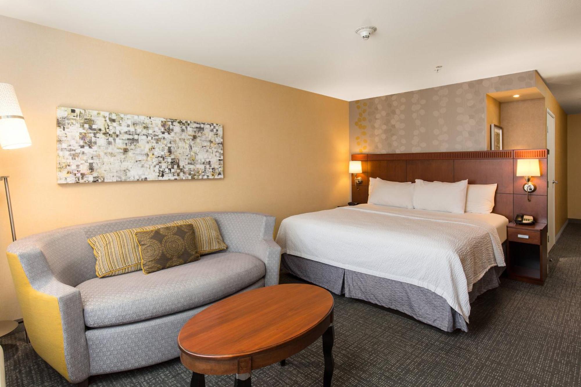 מלון Courtyard By Marriott Ontario רנצ'ו קוקמונגה מראה חיצוני תמונה