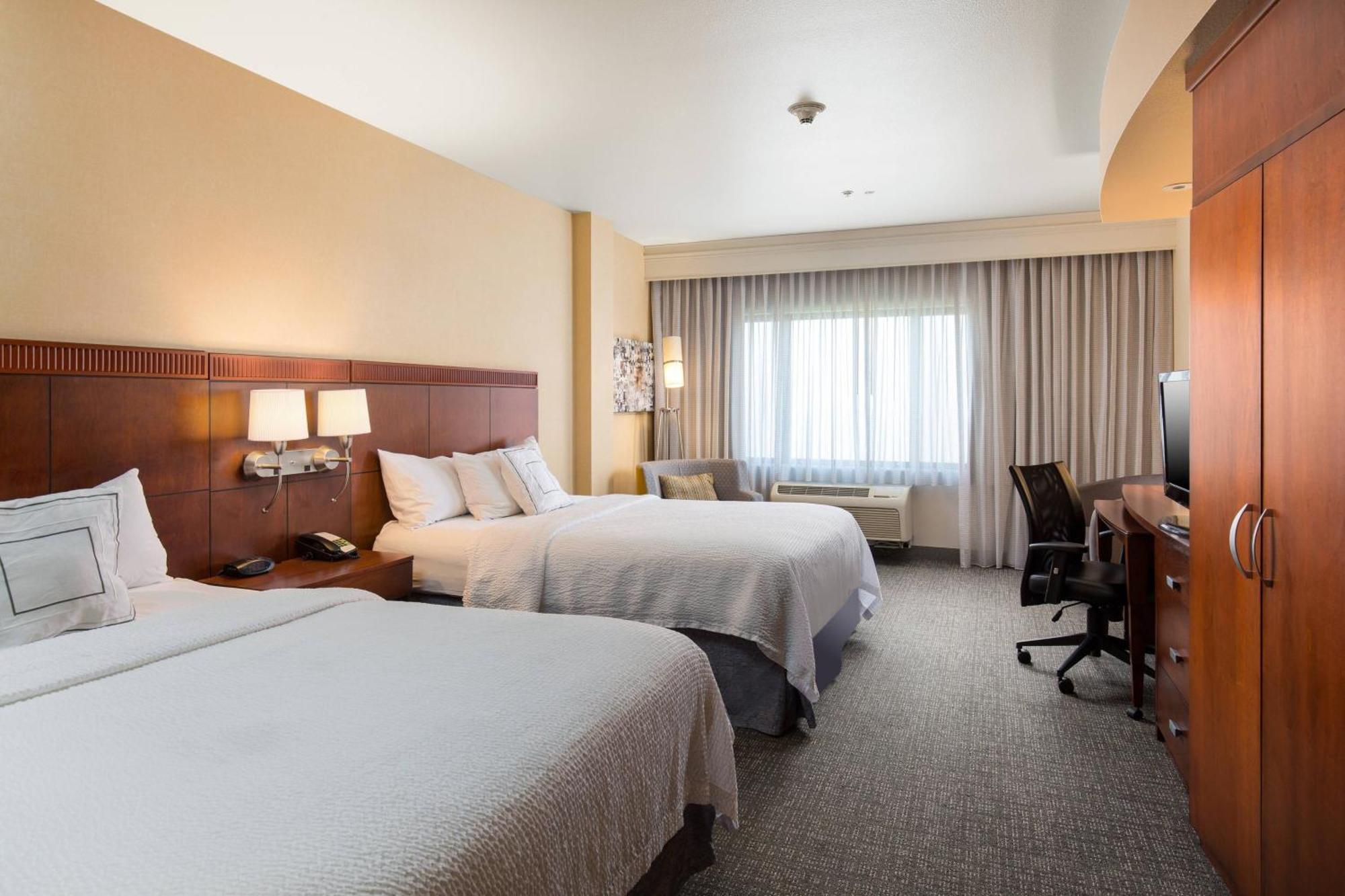 מלון Courtyard By Marriott Ontario רנצ'ו קוקמונגה מראה חיצוני תמונה
