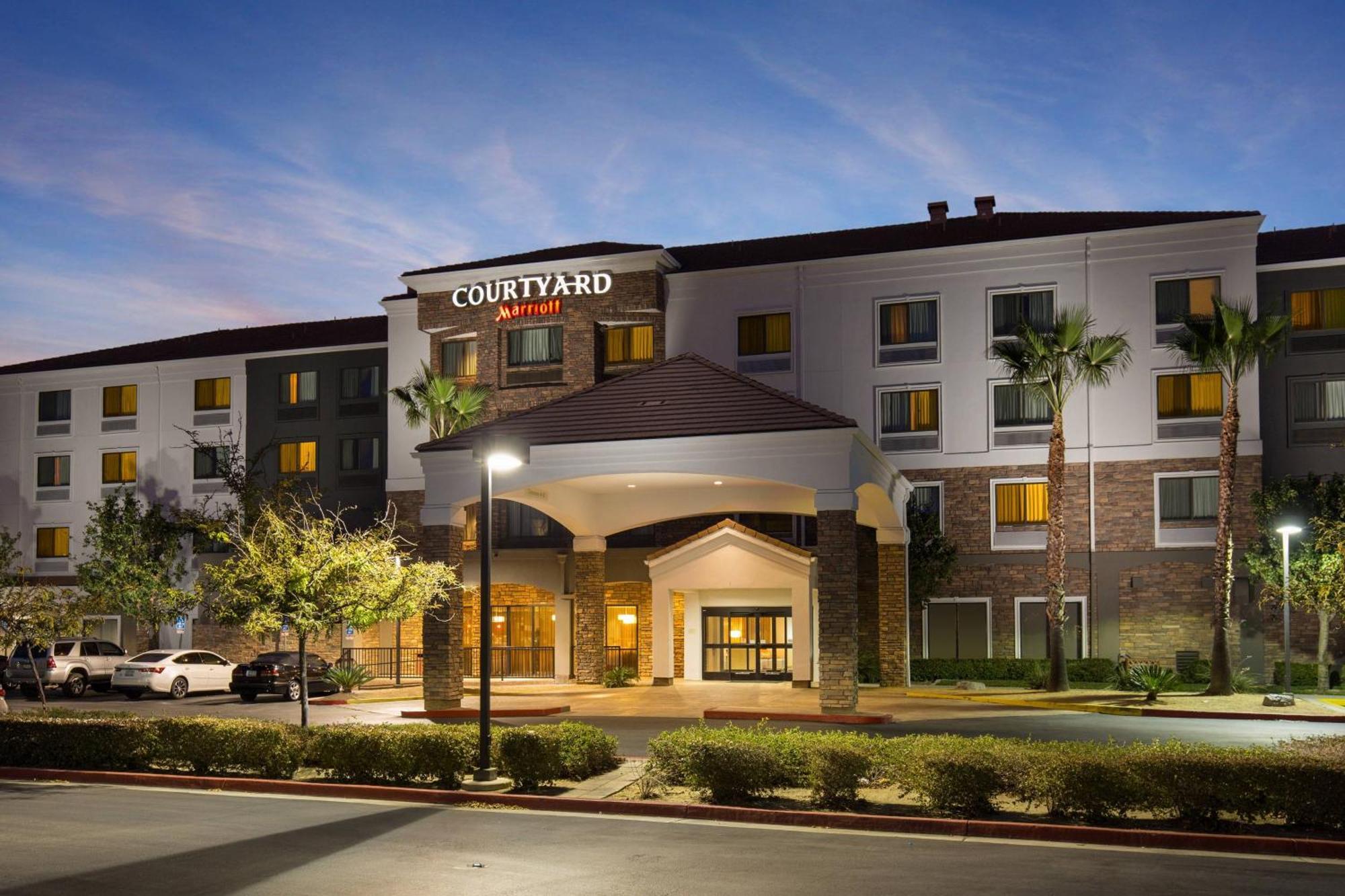 מלון Courtyard By Marriott Ontario רנצ'ו קוקמונגה מראה חיצוני תמונה
